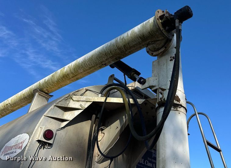 image for item EJ5232 2008 Pinson 0896D28N421CHJLA feed delivery trailer