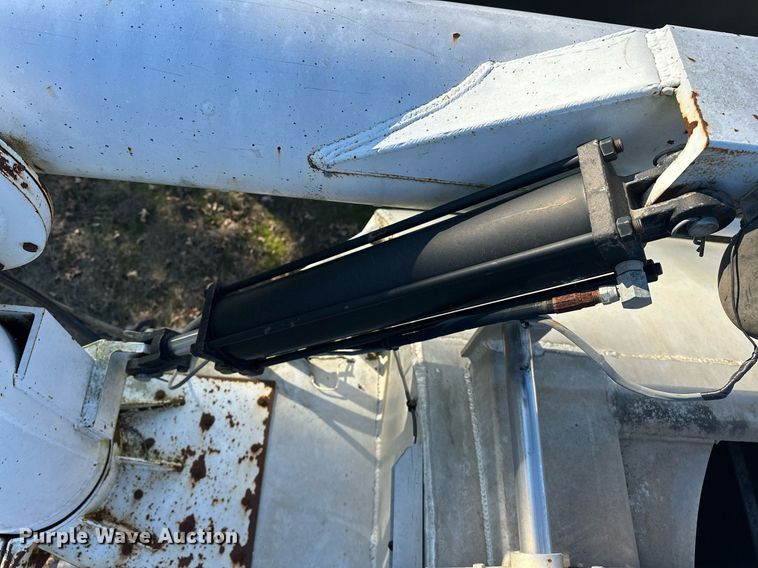 image for item EJ5232 2008 Pinson 0896D28N421CHJLA feed delivery trailer