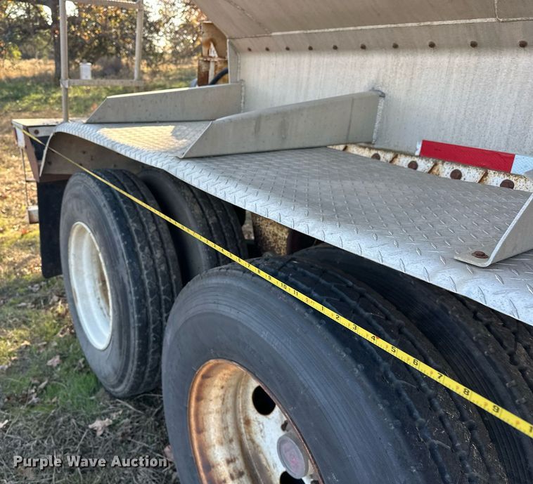 image for item EJ5232 2008 Pinson 0896D28N421CHJLA feed delivery trailer