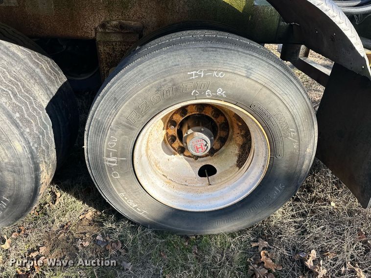 image for item EJ5232 2008 Pinson 0896D28N421CHJLA feed delivery trailer