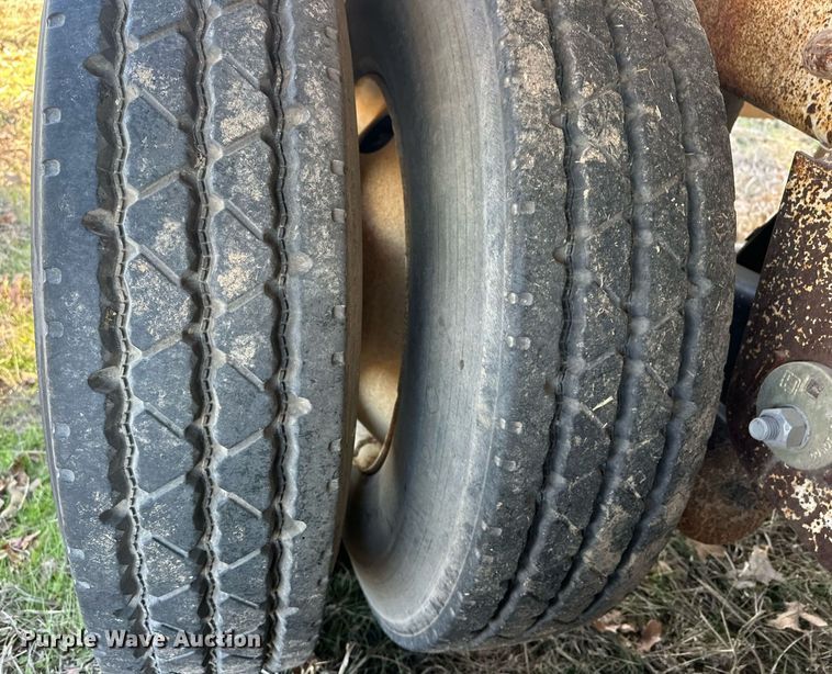 image for item EJ5232 2008 Pinson 0896D28N421CHJLA feed delivery trailer