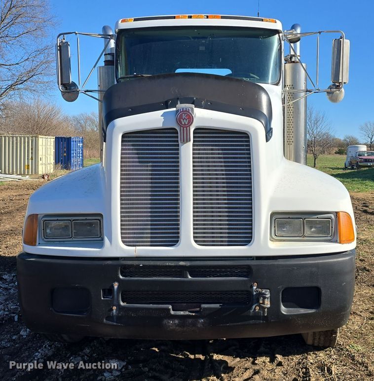 image for item EK2426 1990 Kenworth T600 semi truck