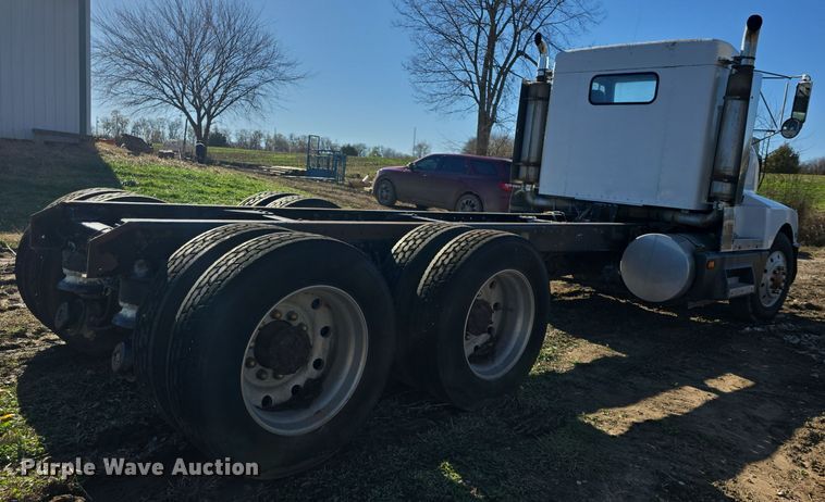 image for item EK2426 1990 Kenworth T600 semi truck