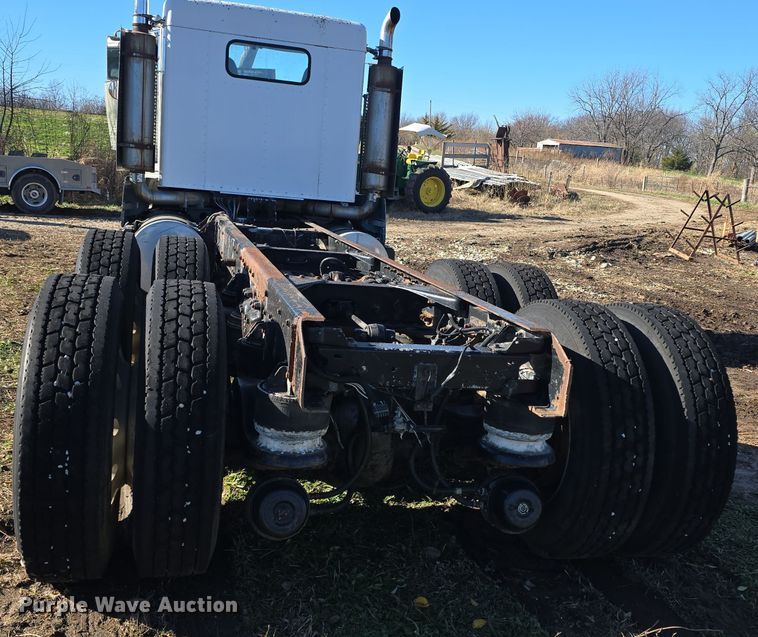 image for item EK2426 1990 Kenworth T600 semi truck