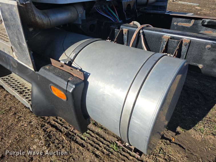 image for item EK2426 1990 Kenworth T600 semi truck