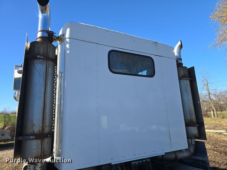 image for item EK2426 1990 Kenworth T600 semi truck