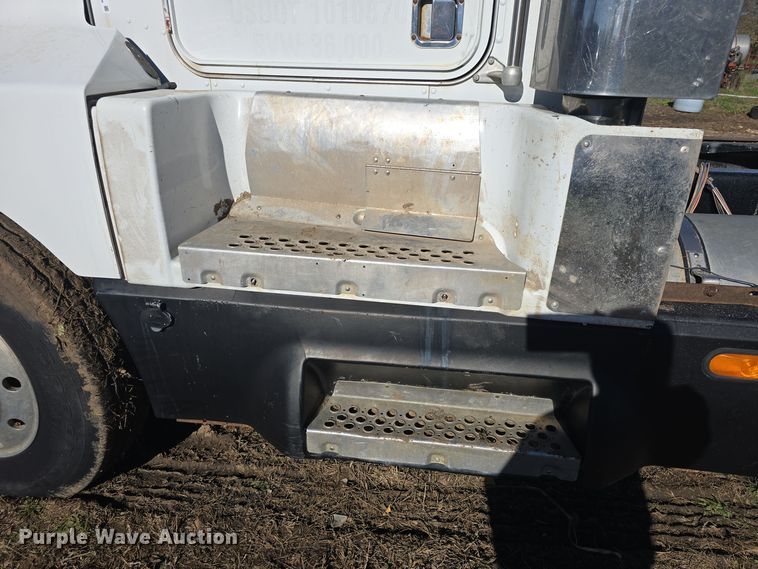 image for item EK2426 1990 Kenworth T600 semi truck