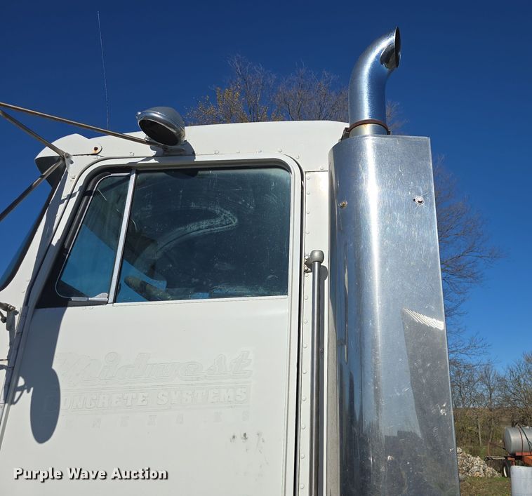 image for item EK2426 1990 Kenworth T600 semi truck