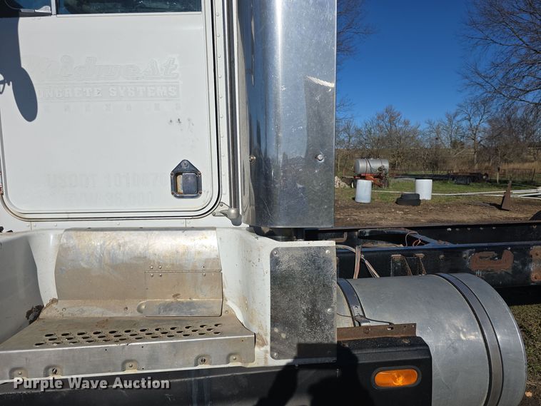 image for item EK2426 1990 Kenworth T600 semi truck