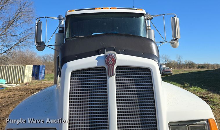 image for item EK2426 1990 Kenworth T600 semi truck