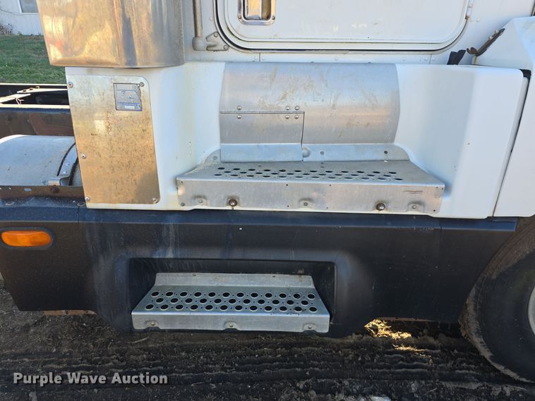 image for item EK2426 1990 Kenworth T600 semi truck