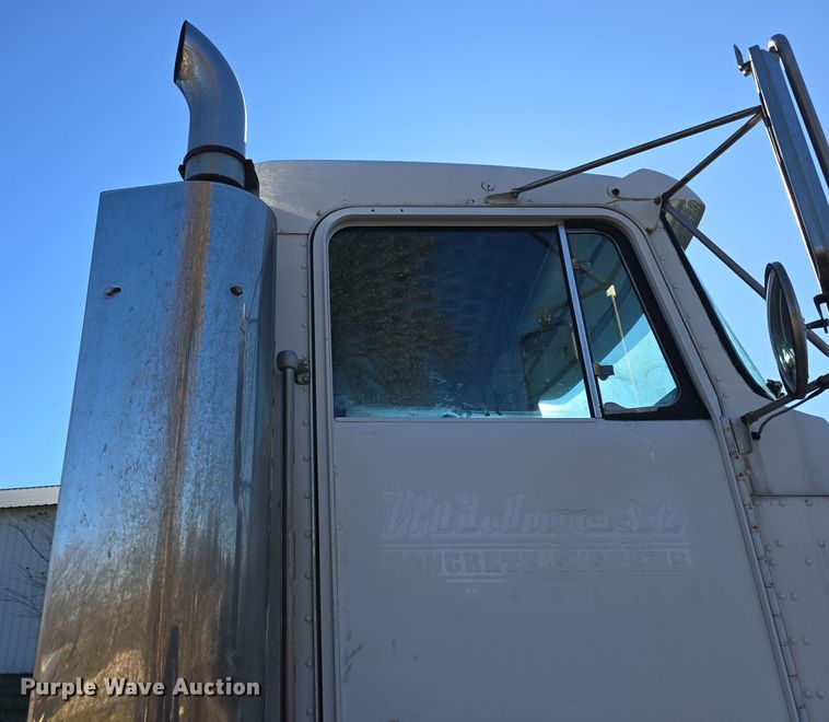 image for item EK2426 1990 Kenworth T600 semi truck