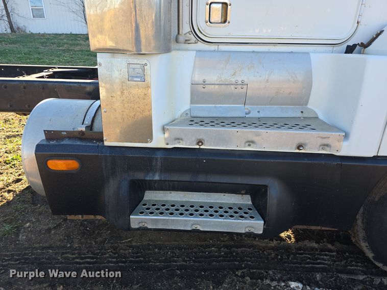 image for item EK2426 1990 Kenworth T600 semi truck