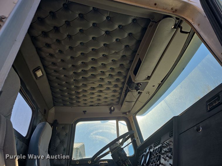 image for item EK2426 1990 Kenworth T600 semi truck