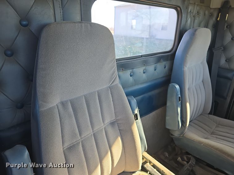 image for item EK2426 1990 Kenworth T600 semi truck