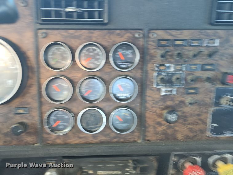 image for item EK2426 1990 Kenworth T600 semi truck