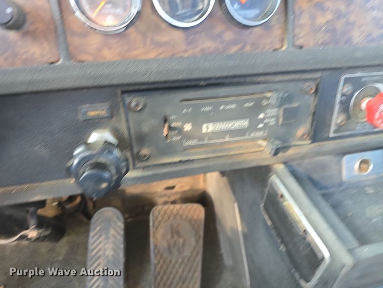 image for item EK2426 1990 Kenworth T600 semi truck