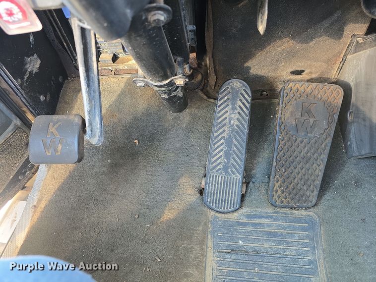 image for item EK2426 1990 Kenworth T600 semi truck