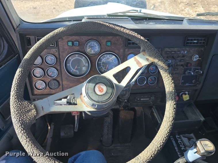 image for item EK2426 1990 Kenworth T600 semi truck