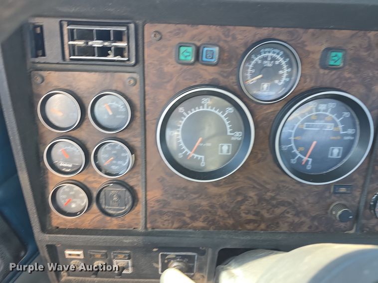 image for item EK2426 1990 Kenworth T600 semi truck