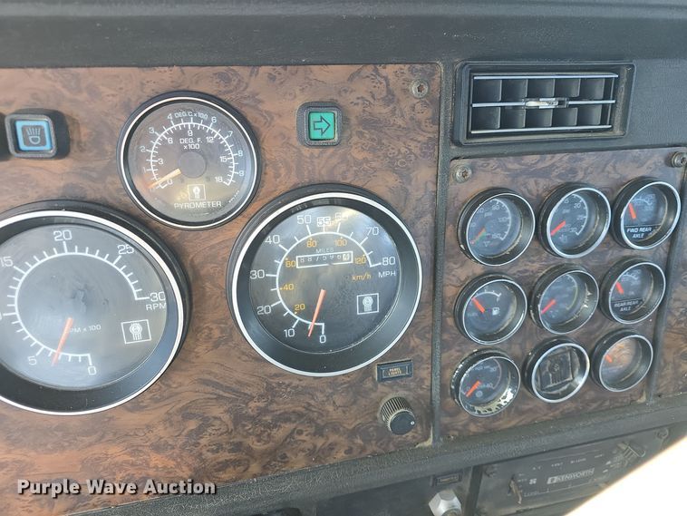 image for item EK2426 1990 Kenworth T600 semi truck