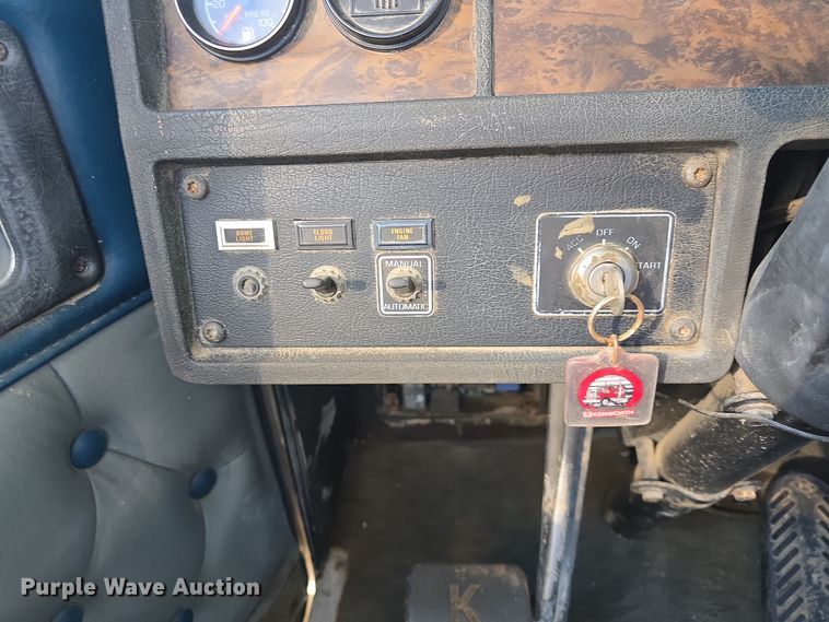 image for item EK2426 1990 Kenworth T600 semi truck