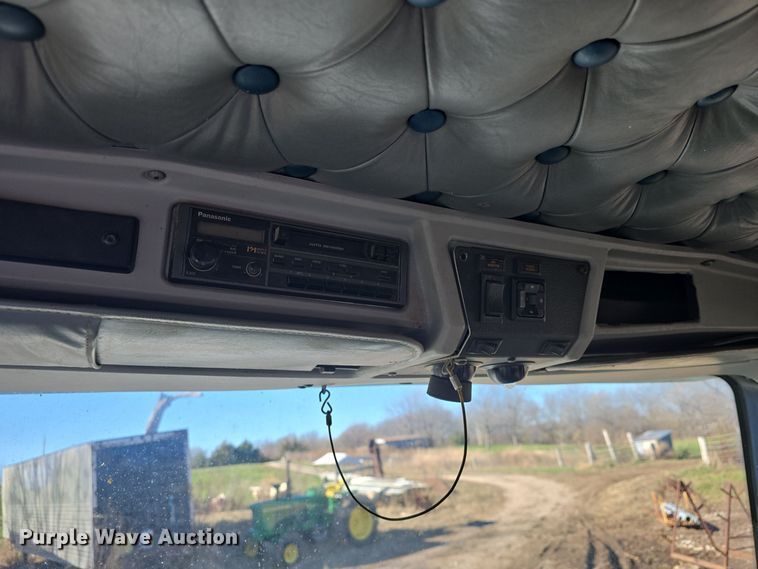 image for item EK2426 1990 Kenworth T600 semi truck