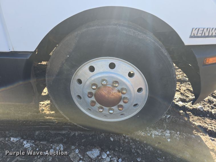 image for item EK2426 1990 Kenworth T600 semi truck