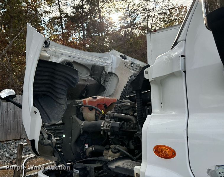 image for item EM0000 2015 Freightliner Cascadia 125 semi truck