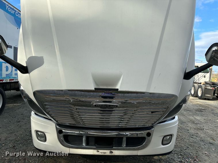 image for item EM0000 2015 Freightliner Cascadia 125 semi truck