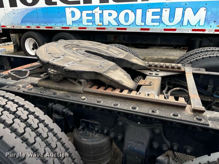 image for item EM0000 2015 Freightliner Cascadia 125 semi truck