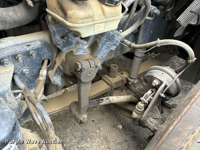 image for item EM0000 2015 Freightliner Cascadia 125 semi truck