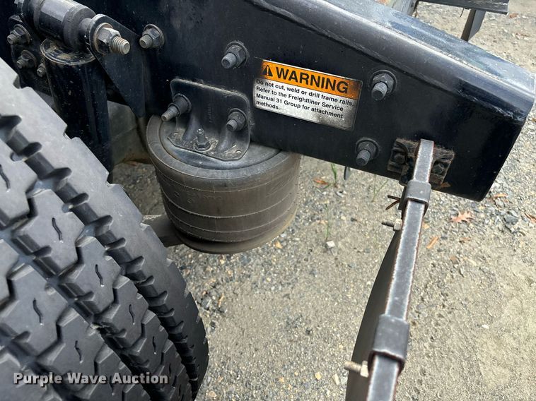 image for item EM0000 2015 Freightliner Cascadia 125 semi truck