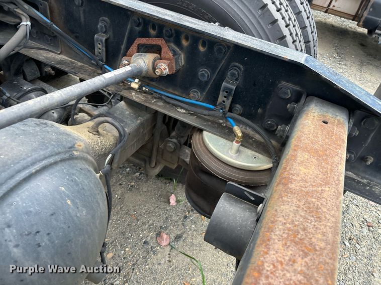 image for item EM0000 2015 Freightliner Cascadia 125 semi truck