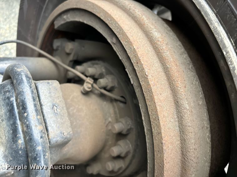 image for item EM0000 2015 Freightliner Cascadia 125 semi truck