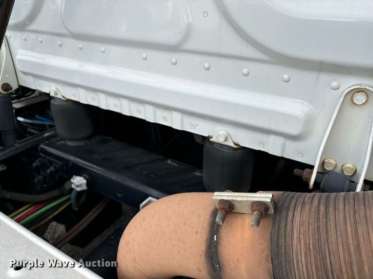 image for item EM0000 2015 Freightliner Cascadia 125 semi truck