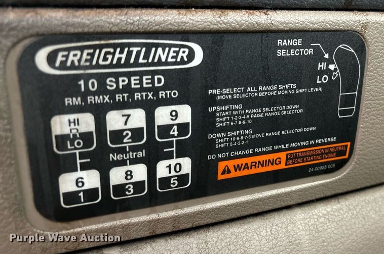 image for item EM0000 2015 Freightliner Cascadia 125 semi truck