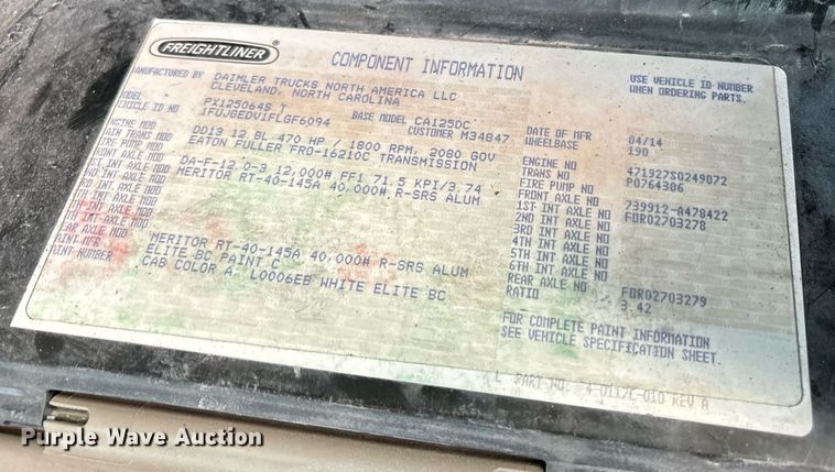 image for item EM0000 2015 Freightliner Cascadia 125 semi truck