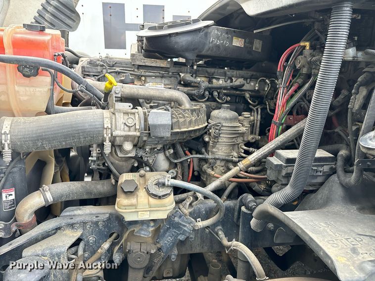 image for item EM0000 2015 Freightliner Cascadia 125 semi truck