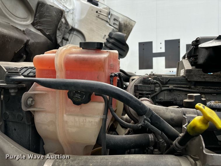 image for item EM0000 2015 Freightliner Cascadia 125 semi truck