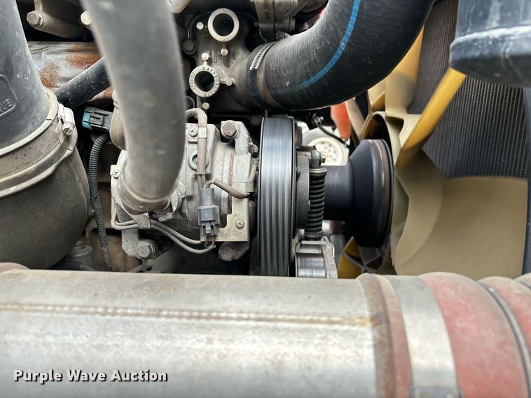 image for item EM0000 2015 Freightliner Cascadia 125 semi truck