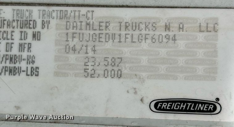 image for item EM0000 2015 Freightliner Cascadia 125 semi truck