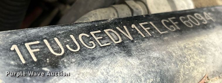 image for item EM0000 2015 Freightliner Cascadia 125 semi truck