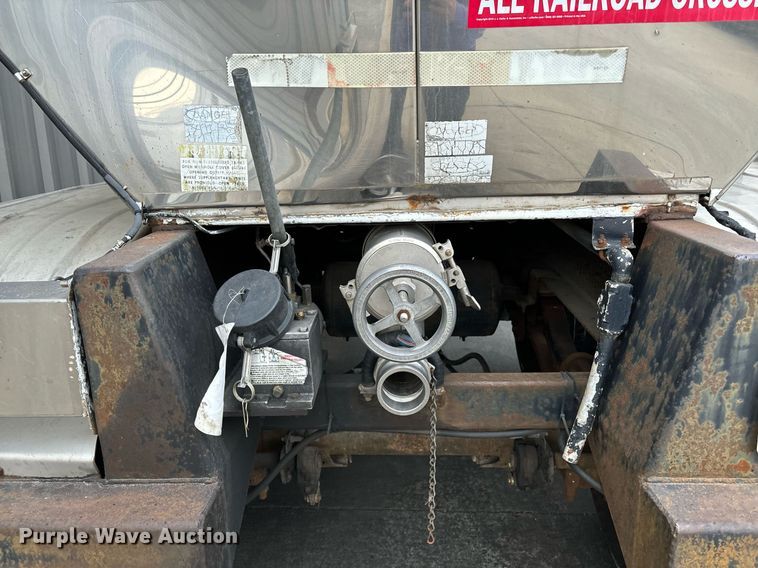 image for item EM0007 1985 Polar tank trailer