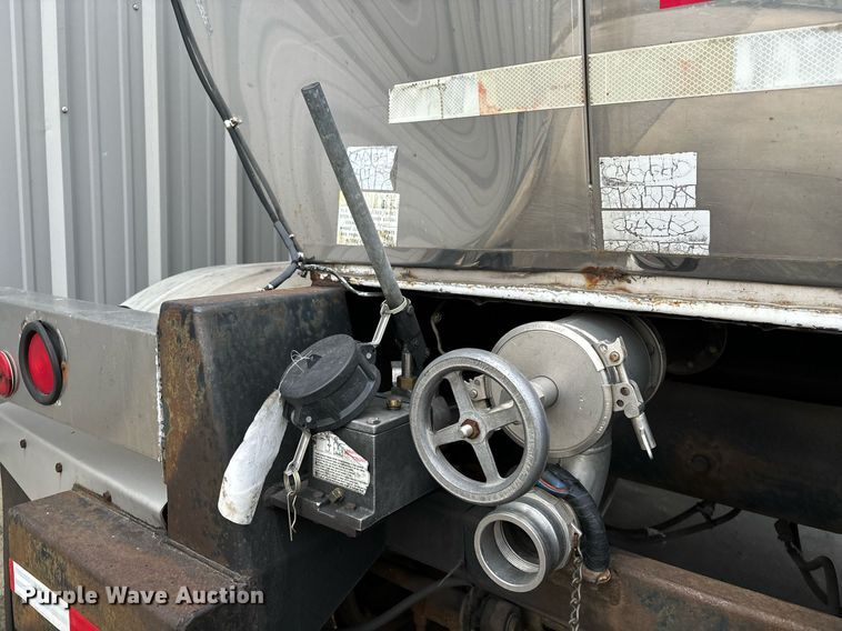 image for item EM0007 1985 Polar tank trailer