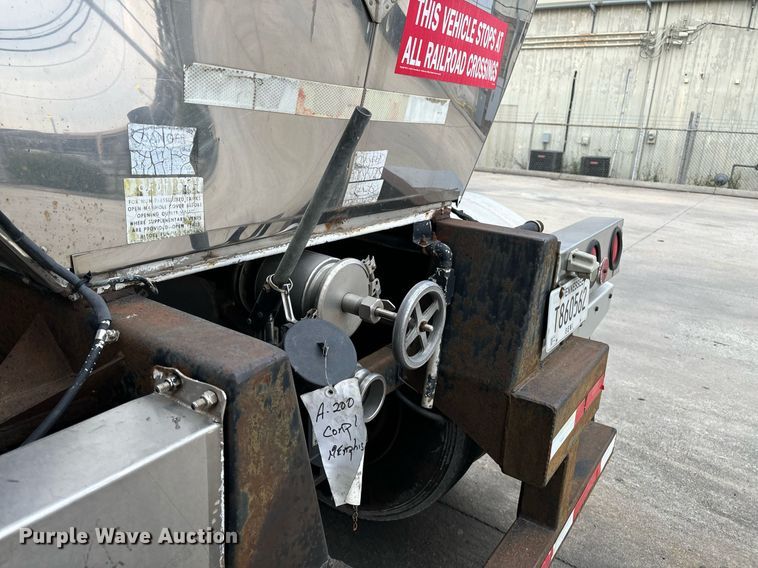 image for item EM0007 1985 Polar tank trailer