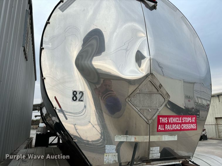 image for item EM0007 1985 Polar tank trailer