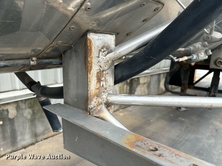 image for item EM0007 1985 Polar tank trailer