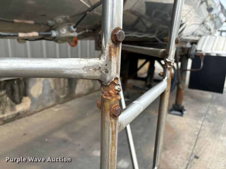 image for item EM0007 1985 Polar tank trailer