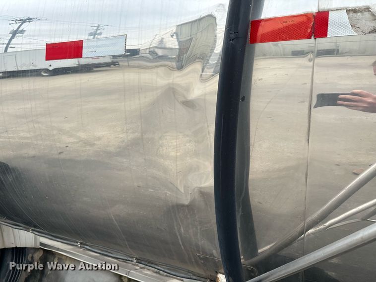 image for item EM0007 1985 Polar tank trailer